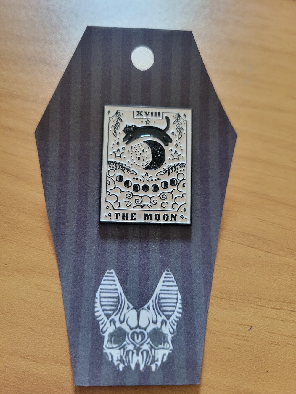 🌹New🌹The Moon Tarot Enamel Pin - Black & White